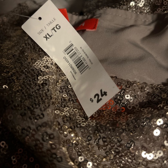 BNWt spaghetti strap Sequin tank - Picture 3 of 4